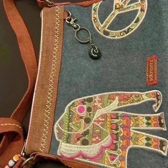 Beautiful boho elephant sakroots denim messenger bag.  Never used 🐘🐘 - Picture 4 of 4